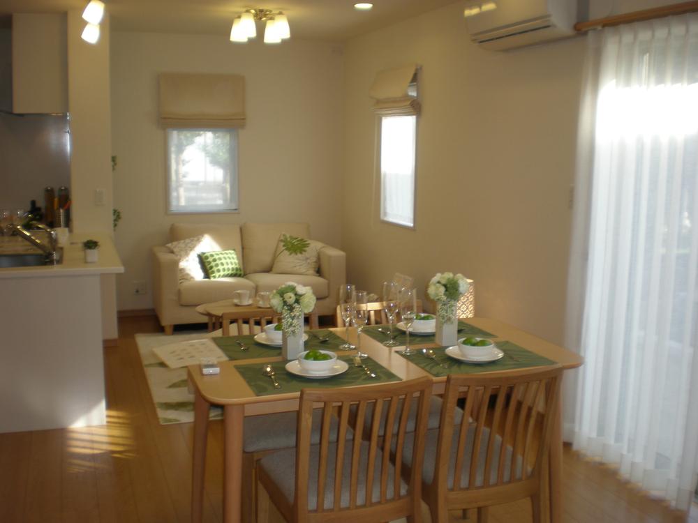 Living. To help you with the realistic image that is actually living, No. 5 place in the pre-arranged the furniture! Your coming by all means, Please feel comfortable living.