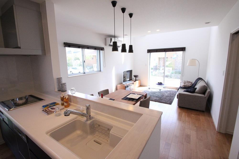 Kitchen. Kitchen dining, Since the kitchen overlooking the living room you can also cook while achieving communication with family.