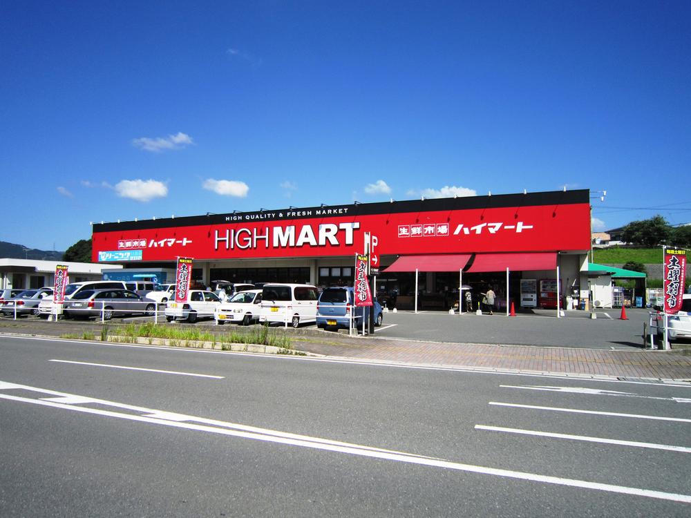 Supermarket. Since up to Hi-Mart Iizuka shop in the 500m Sunny Garden Hanasaki stand directly below, It is very convenient for everyday shopping.
