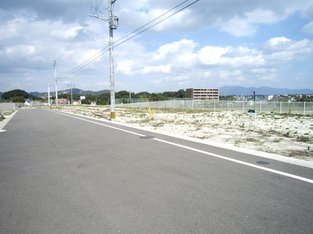 Local photos, including front road. Local (10 May 2013) Shooting