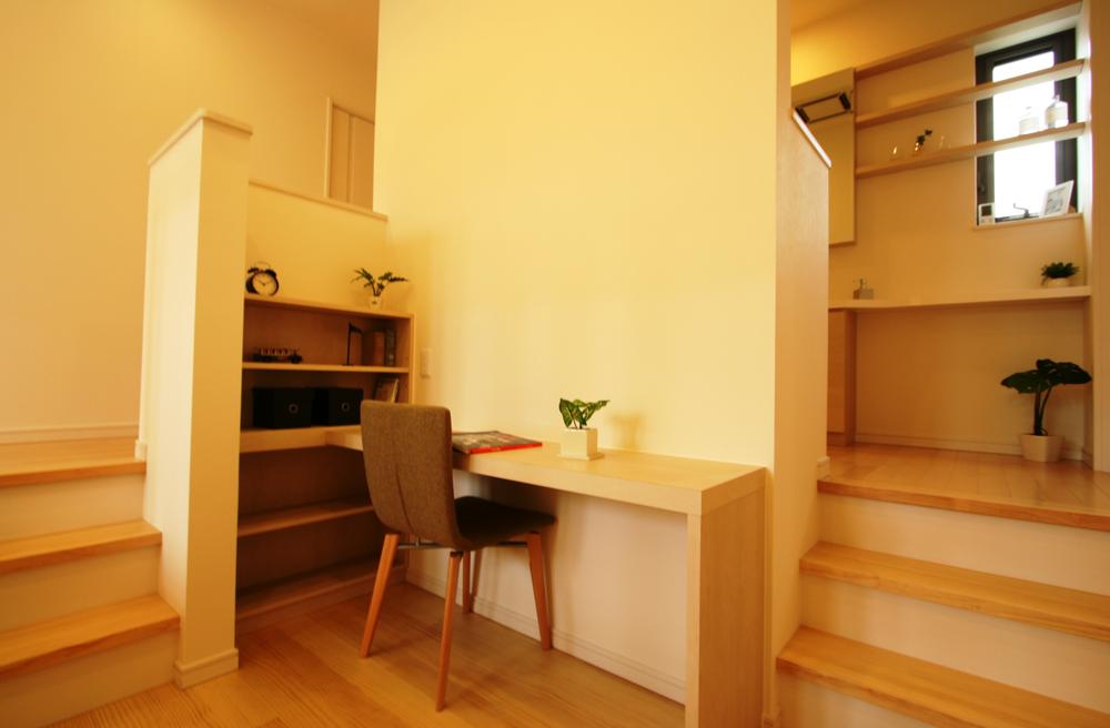 exhibition hall / Showroom. Family second floor space in everyone