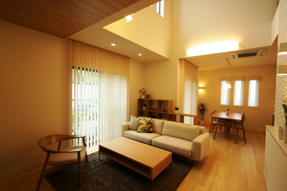 exhibition hall / Showroom. Friendly living room light from the atrium