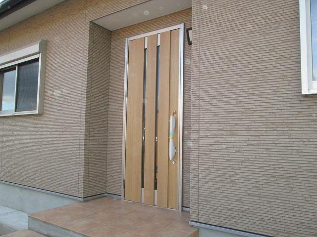 Entrance. Local (11 May 2011) Shooting