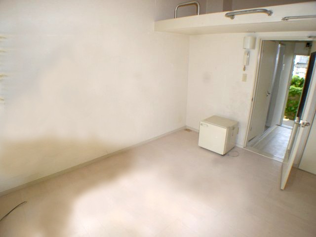 Living and room. 101 is a photograph of the room in Room.