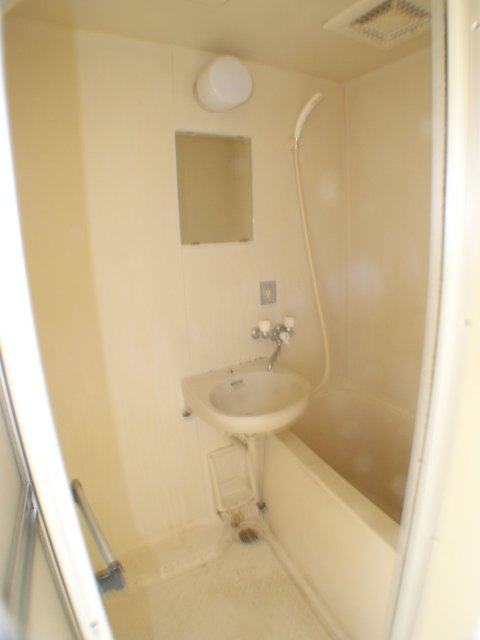 Bath. 101 is a photograph of the room in Room.