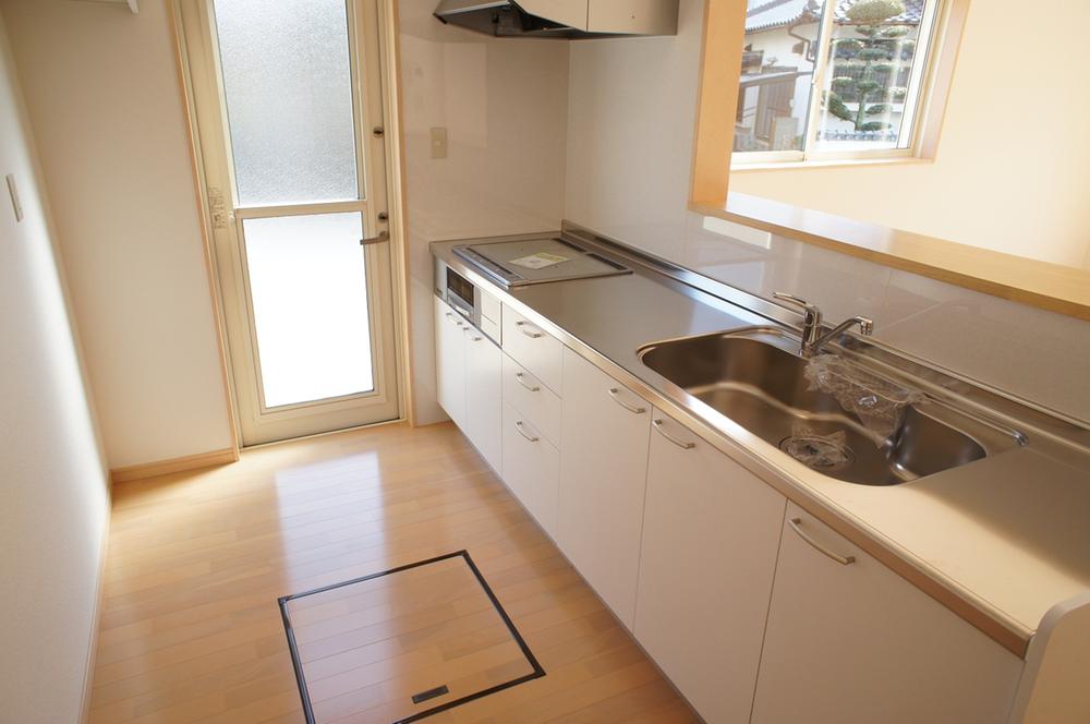 Kitchen. Bright, functional face-to-face kitchen