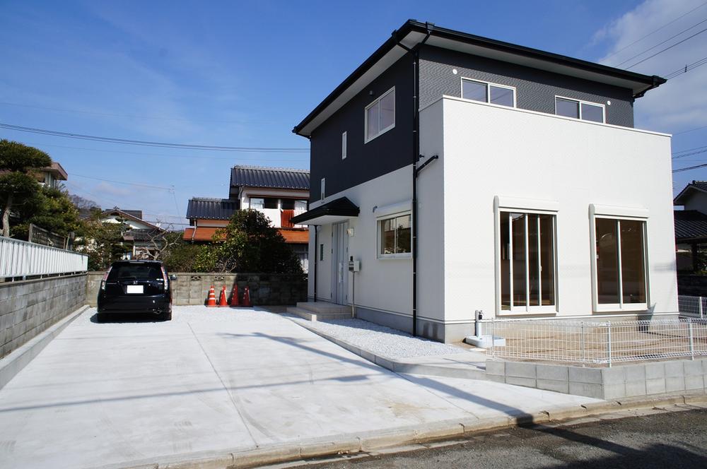 Parking lot. Ease four parking possible