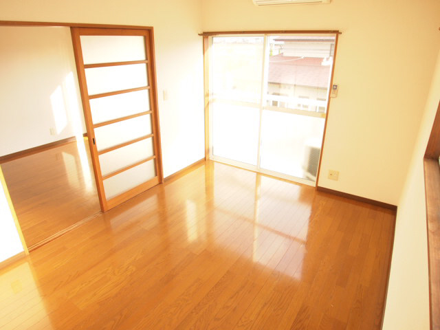 Other room space. 6 Pledge Western-style. Bright, with storage on the south-facing.