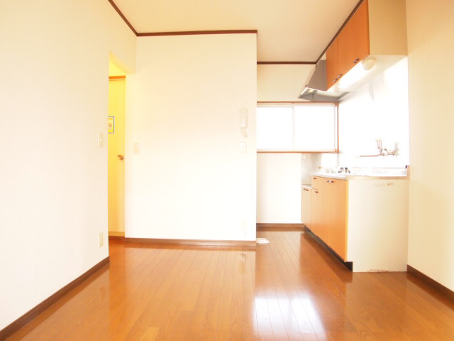 Living and room. By connecting the kitchen and Western You can also use it as LDK.