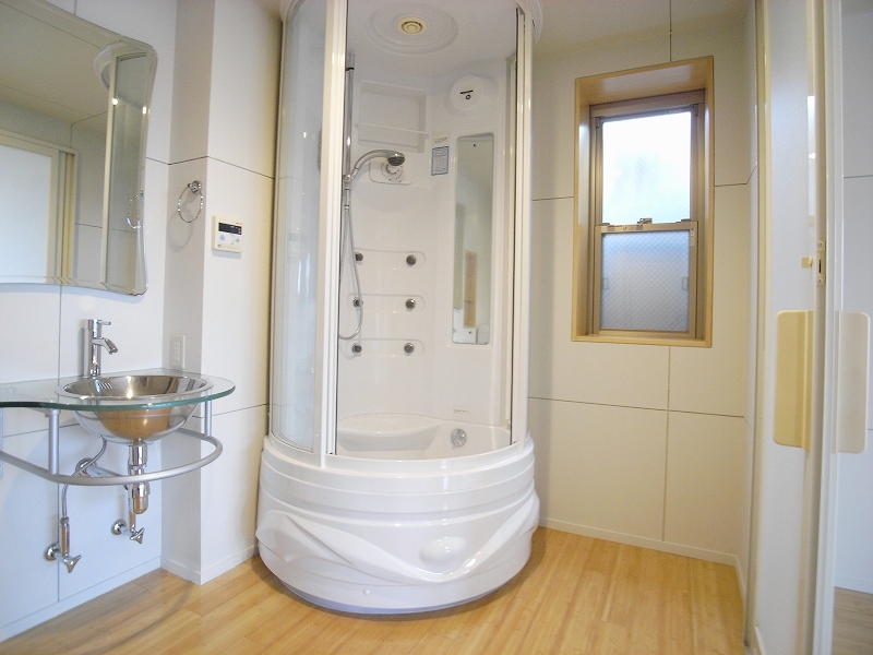 Bath. Chance to send a new life in a place like this!