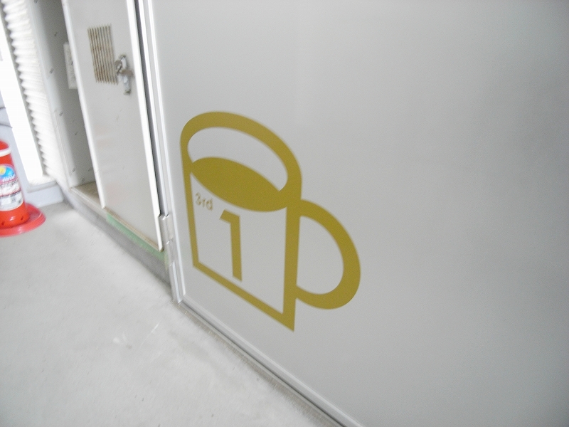 Entrance. Fashionable until the door