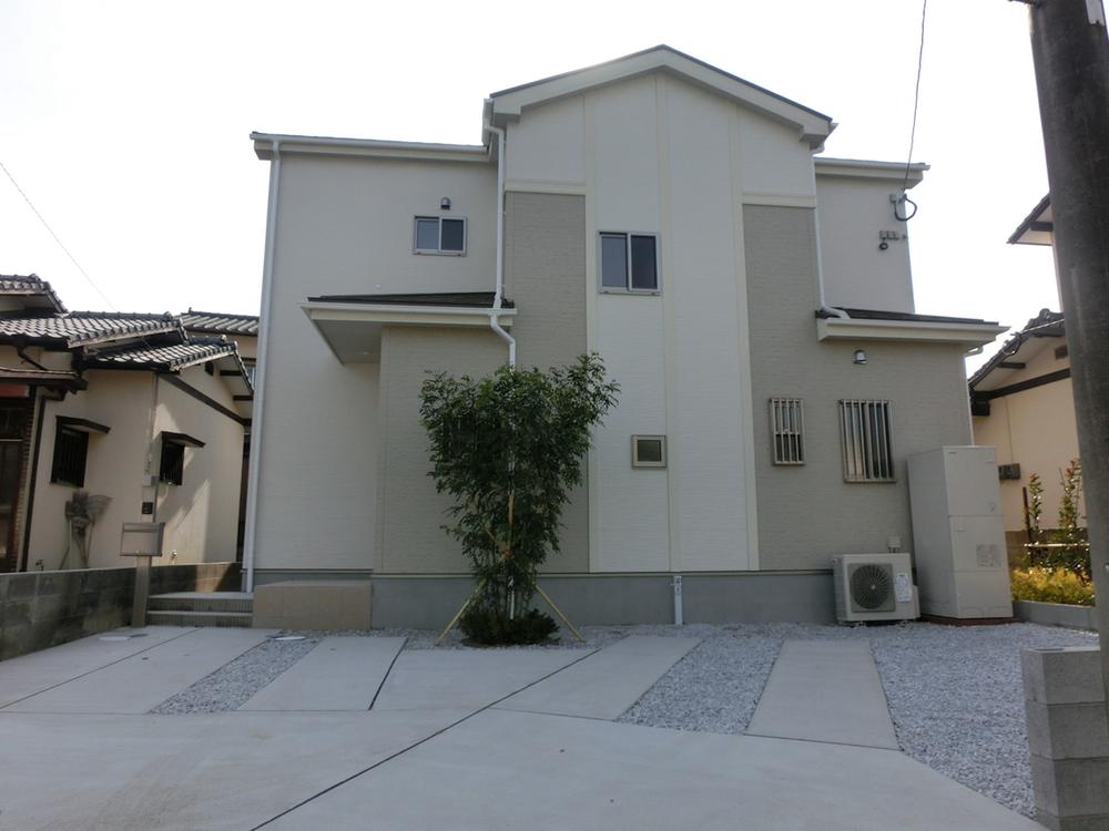 Local appearance photo. Local (12 May 2013) Shooting