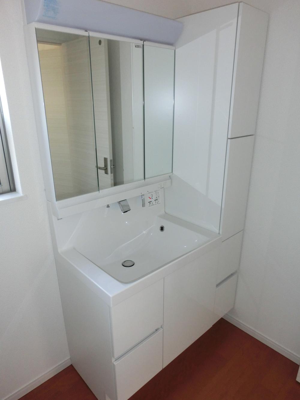 Wash basin, toilet. Indoor (12 May 2013) Shooting