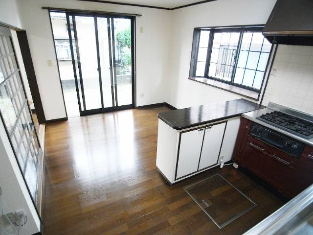 Living and room. Sunny! 