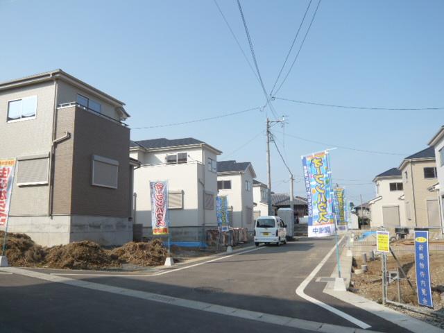 Local photos, including front road. Local (10 May 2013) Shooting