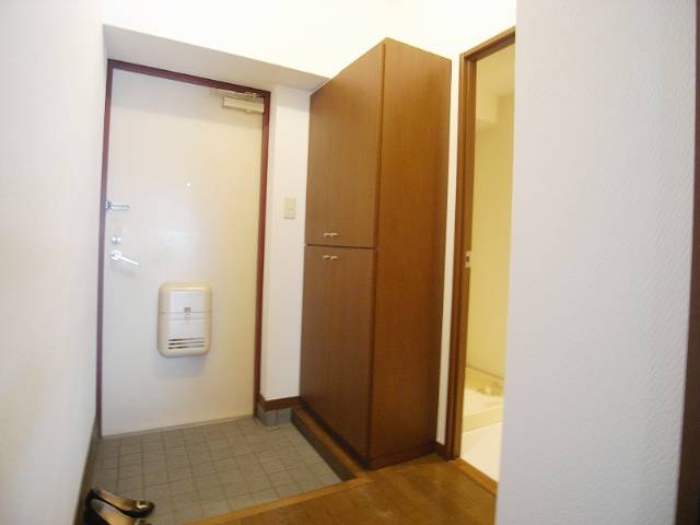 Entrance. Entrance is also wide