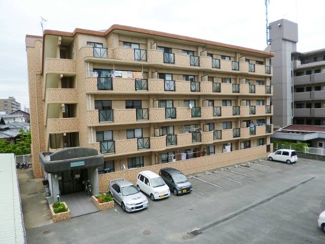 Building appearance. Pets Allowed Station near Mansion