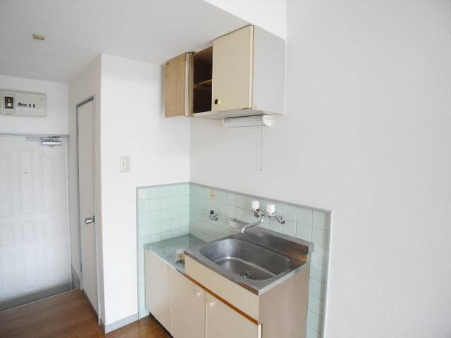 Kitchen. Two-burner stove can be installed in the kitchen