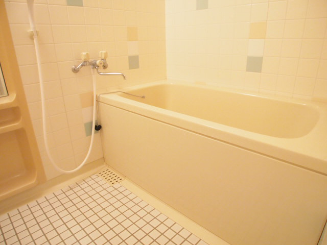 Bath. Please heal the fatigue of the day with a spread of bath. 