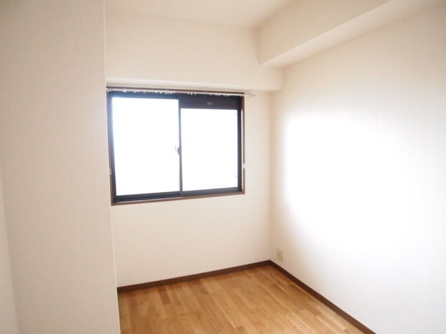 Other room space. Interoceanic 4.5 Pledge is also a bright room. 