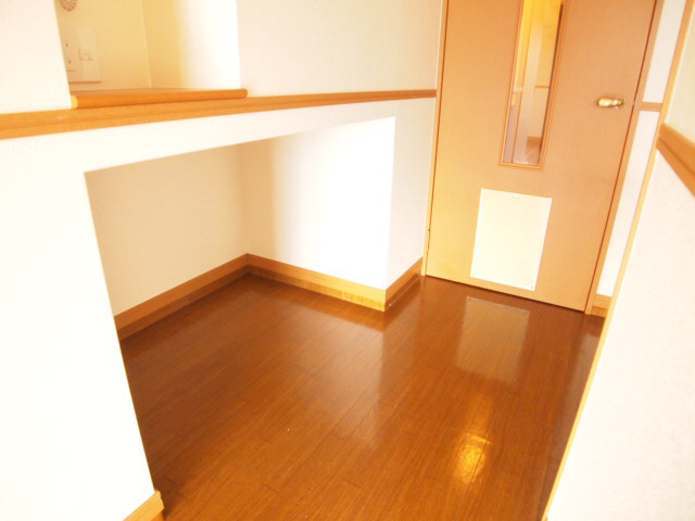 Other room space. It is a structure that was thinking of pet.