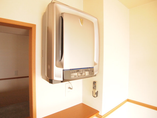 Other Equipment. Clean the living room of the air in the air cleaner.