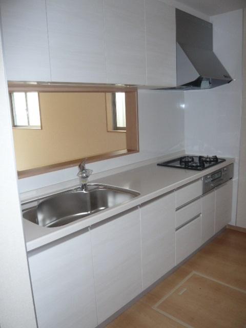 Kitchen. Local (10 May 2013) Shooting