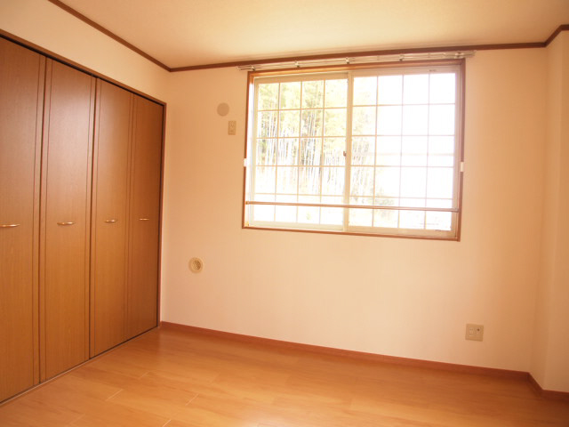 Entrance. Separate room also sunny.