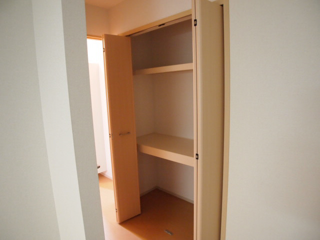 Receipt. It comes with a large storage in the hallway of the entrance.