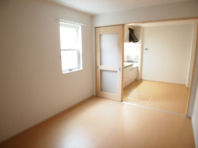 Living and room. Western-style 6 Pledge and 6.6 Pledge DK You can use widely because it connected by a sliding door.