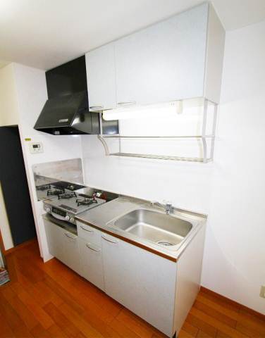 Kitchen. Two-burner stove bring possible