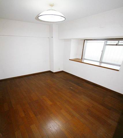 Other room space. There is a bay window