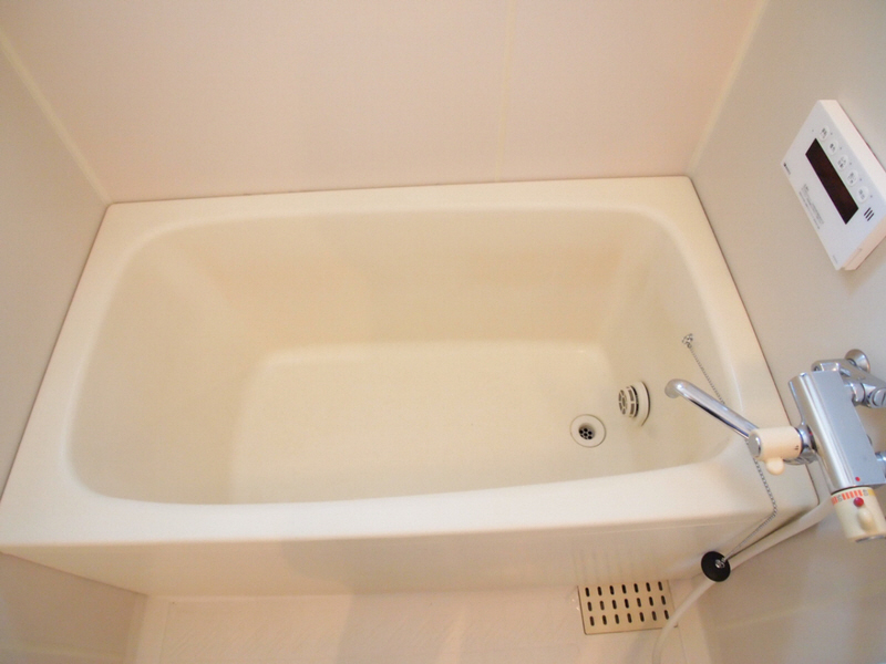 Bath. Please heal the fatigue of the day with a clean bathroom.