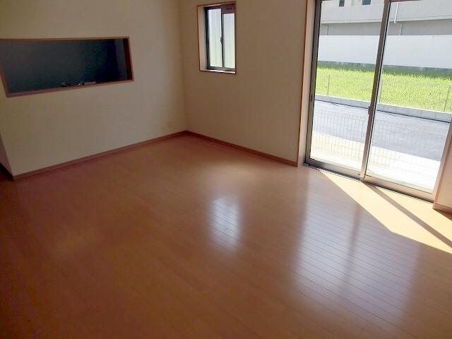 Same specifications photos (living). LDK16 Pledge! Facing south! (Same specifications photo)