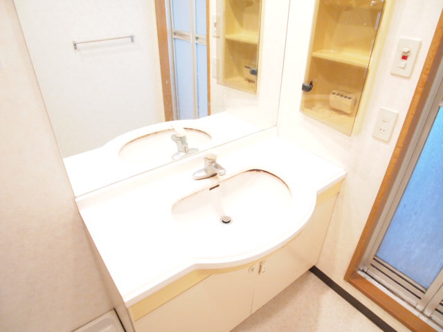 Bath. Big is the washstand of the mirror.