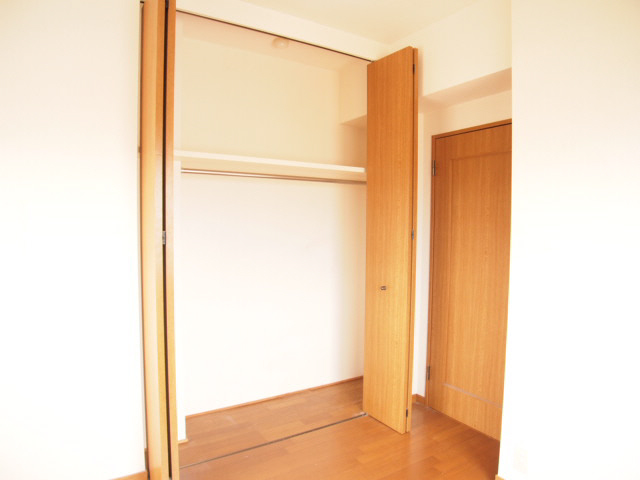 Receipt. Housing is equipped with a firm in each room.