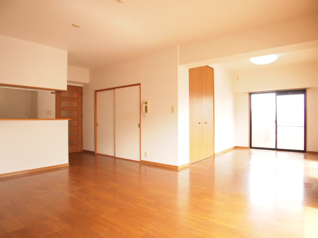 Living and room. Spacious living room of 20 quires over.