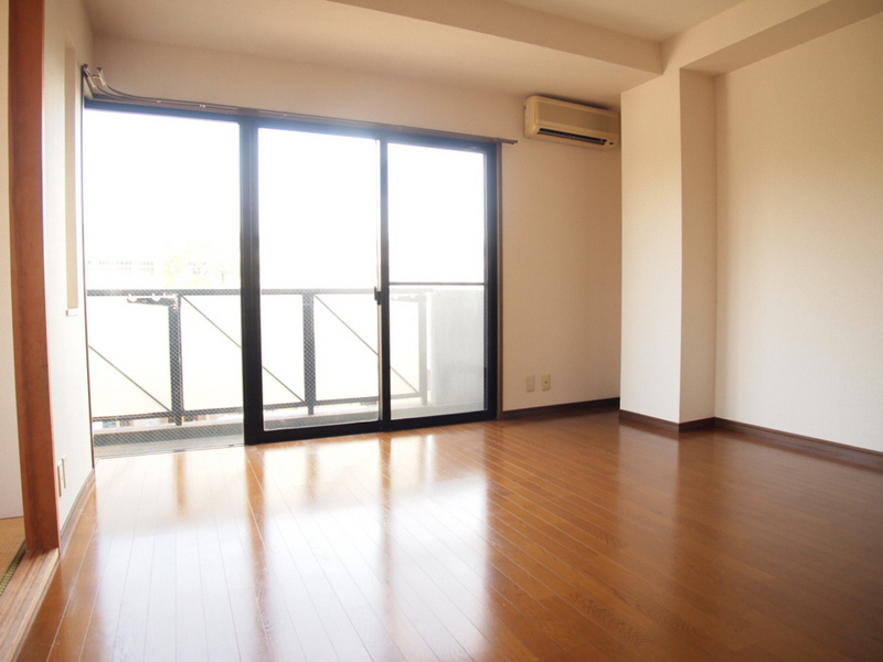 Other room space. In south-facing day it is also good.