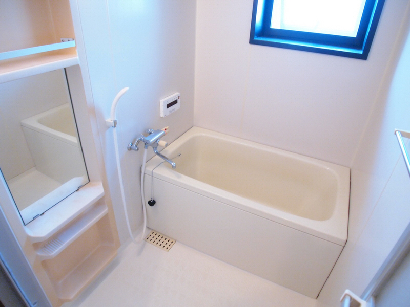 Bath. Please heal the fatigue of the day with a clean bathroom.