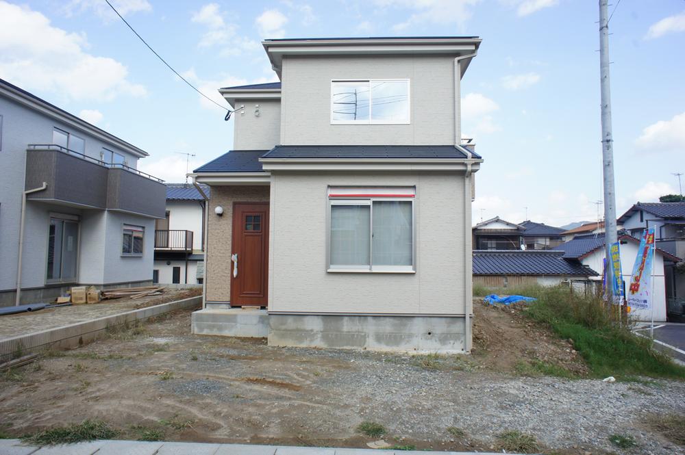 Local appearance photo. Building 2