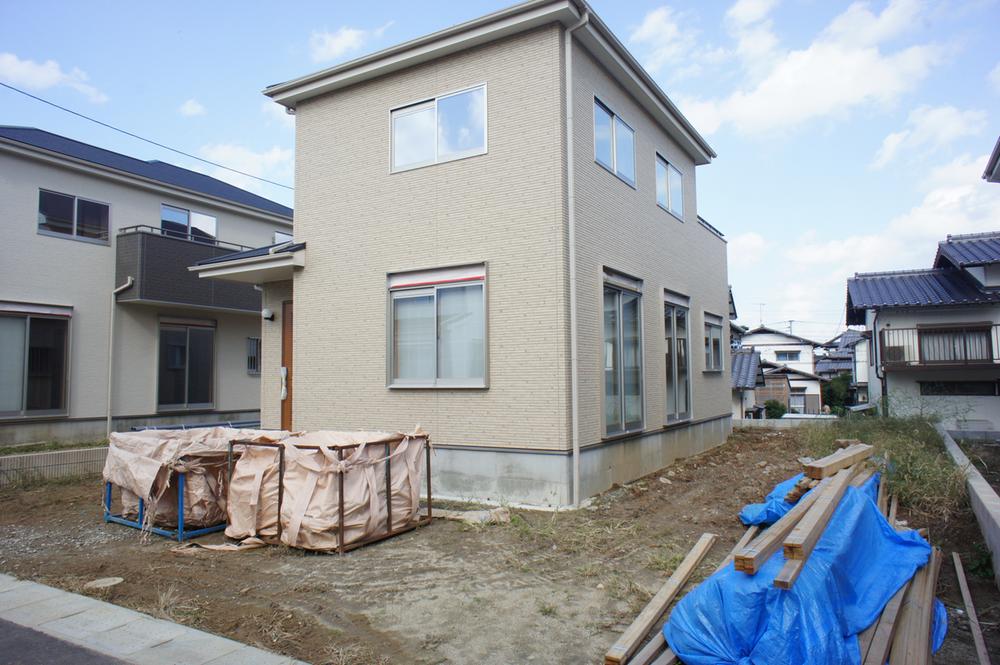 Local appearance photo. Building 3