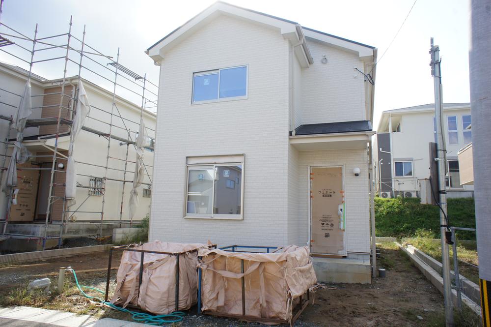 Local appearance photo. 6 Building