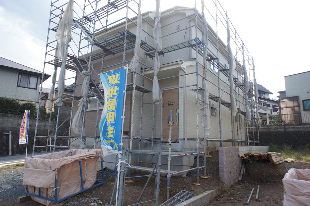 Local appearance photo. 8 Building