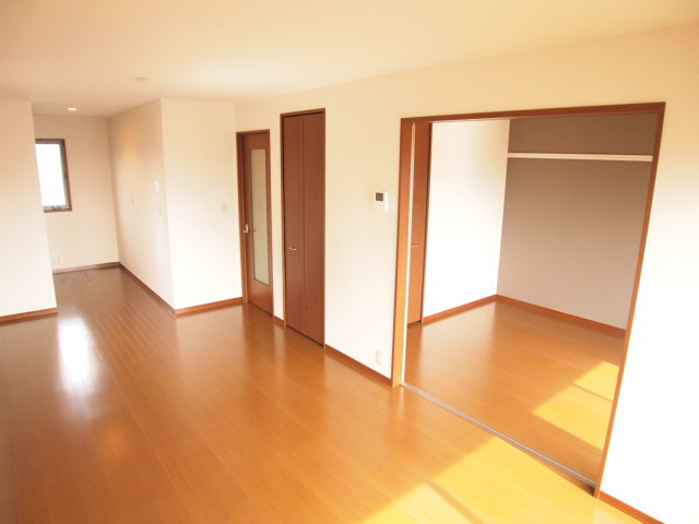 Living and room. Loose and good user-friendly living. 