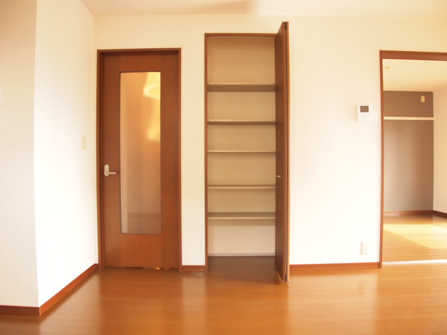 Receipt. It comes with large storage in the living room. 