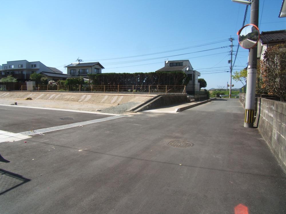 Local photos, including front road. Local (April 2012) shooting