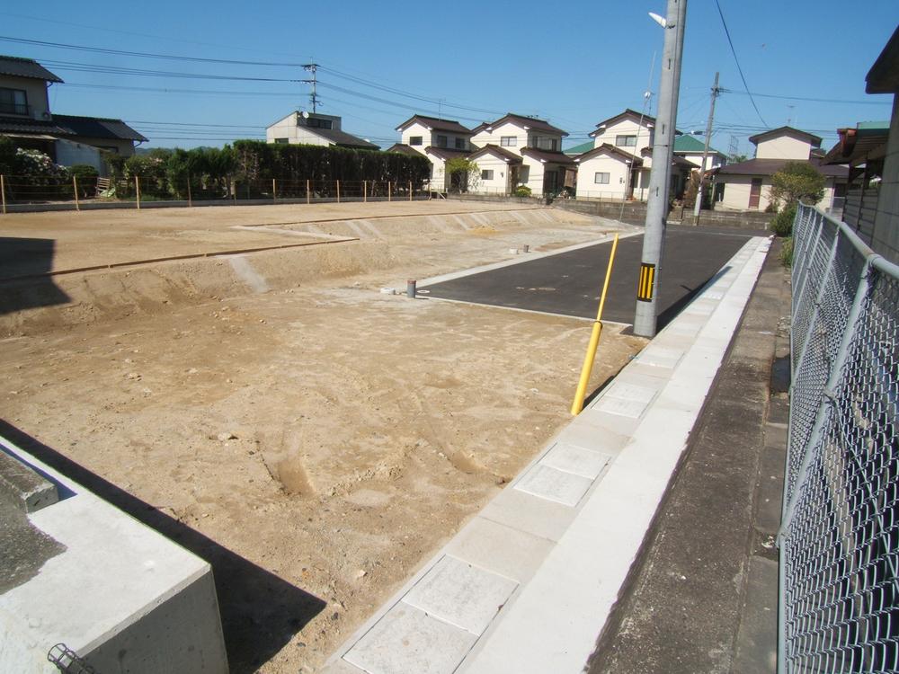 Local photos, including front road. Local (April 2012) shooting