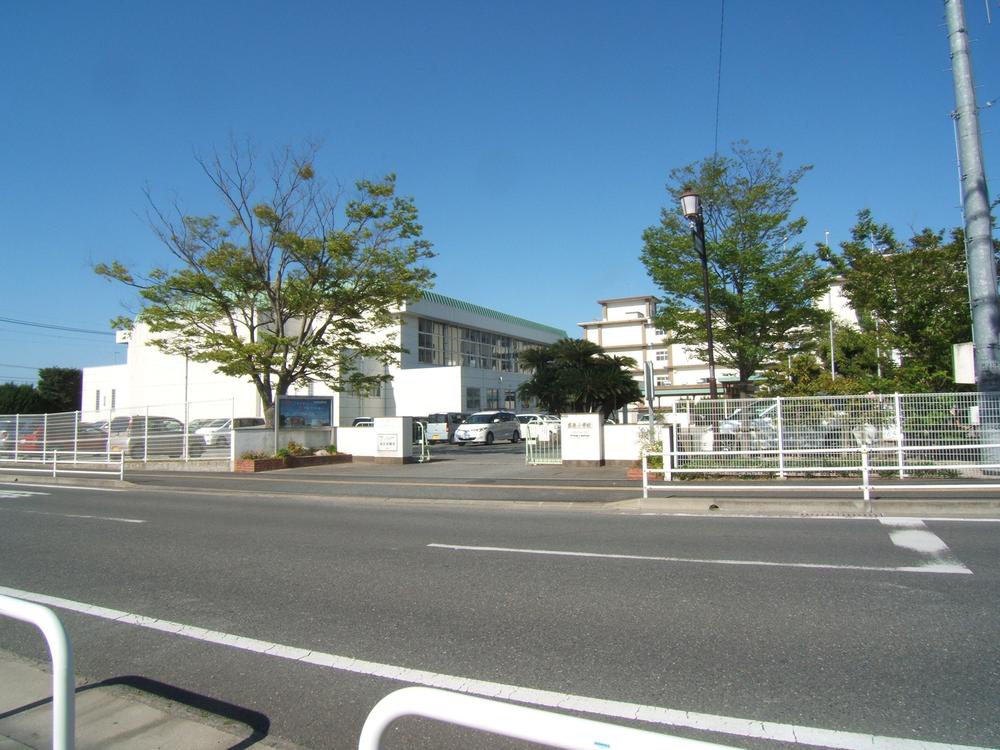 Primary school. 600m to Maehara Elementary School
