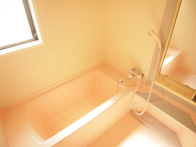 Bath. Leisurely relax in the bath and spacious. 