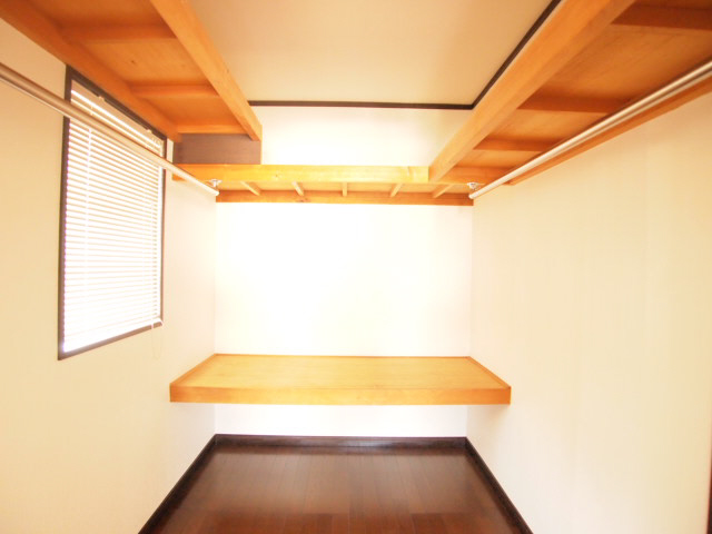 Receipt. Korezo true walk-in closet with depth. 